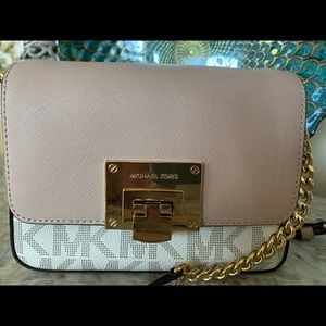 Michael Kors Mini Crossbody!